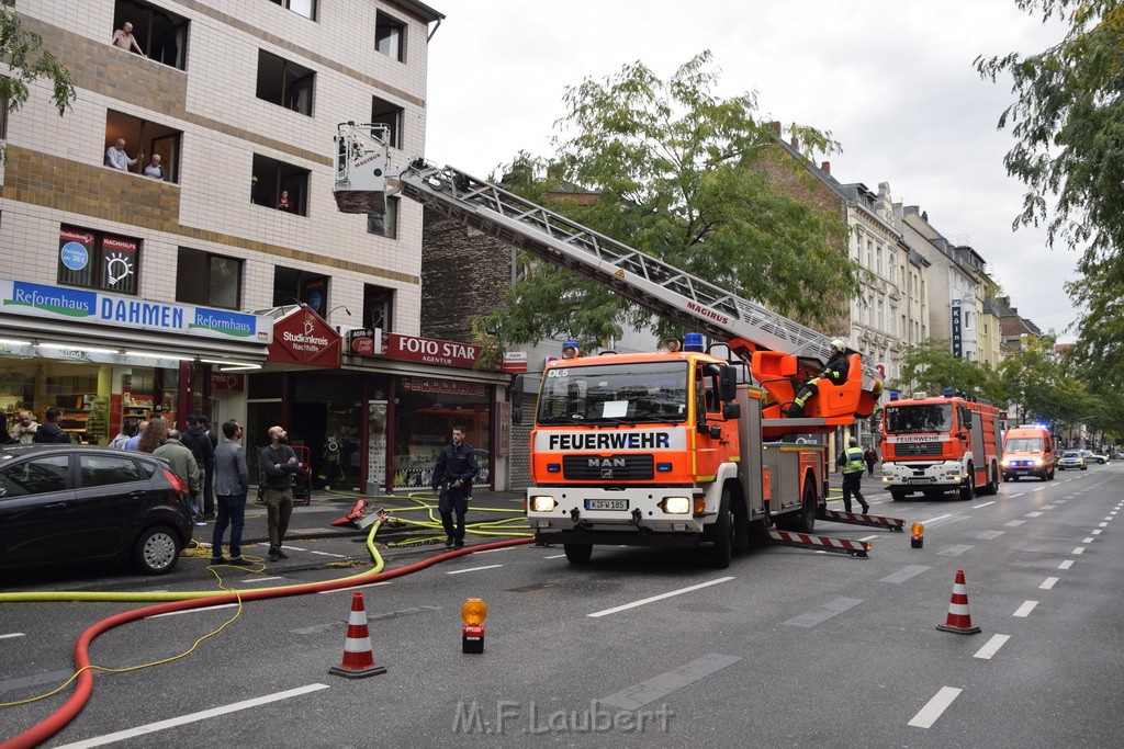 Feuer 2 Koeln Nippes Neusserstr P213.JPG - Miklos Laubert